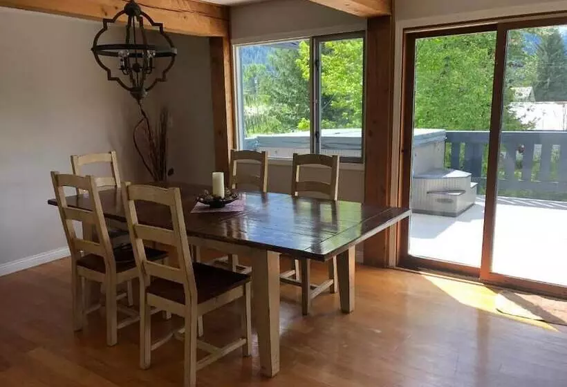 Majatalo Bear Valley Guesthouse