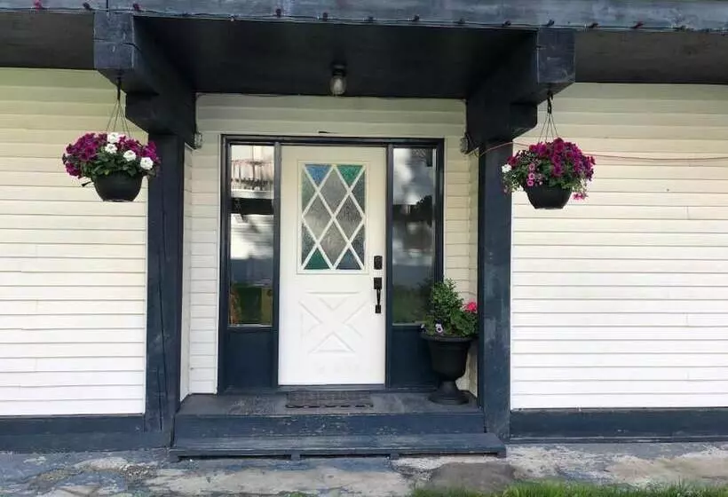 Majatalo Bear Valley Guesthouse