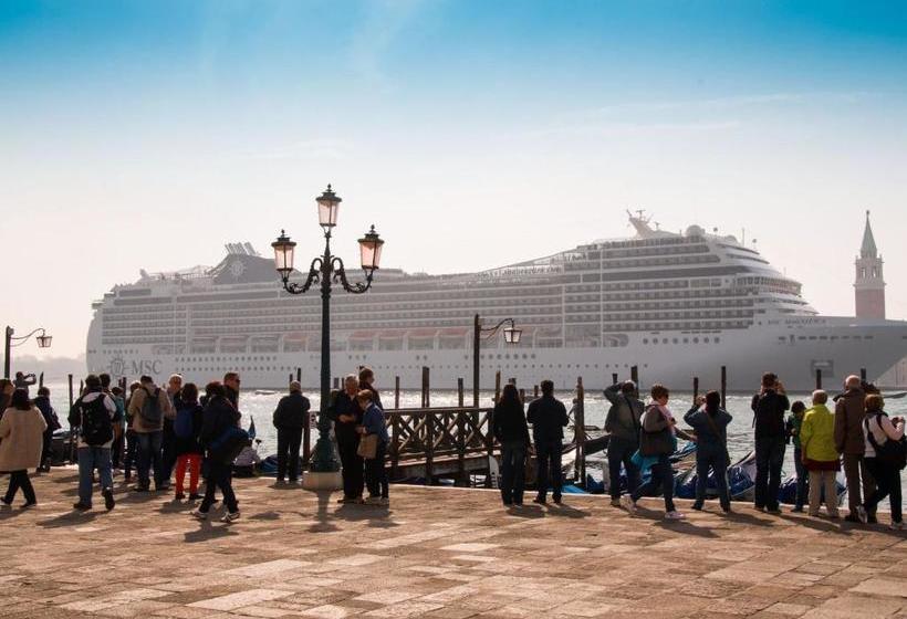 צימר Venice Airport Room