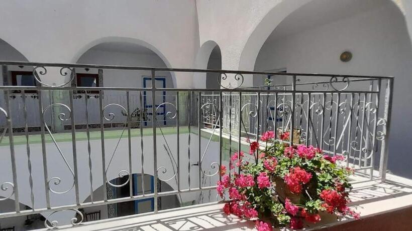 ペンション L'hirondelle De Kelibia : Chez Amou