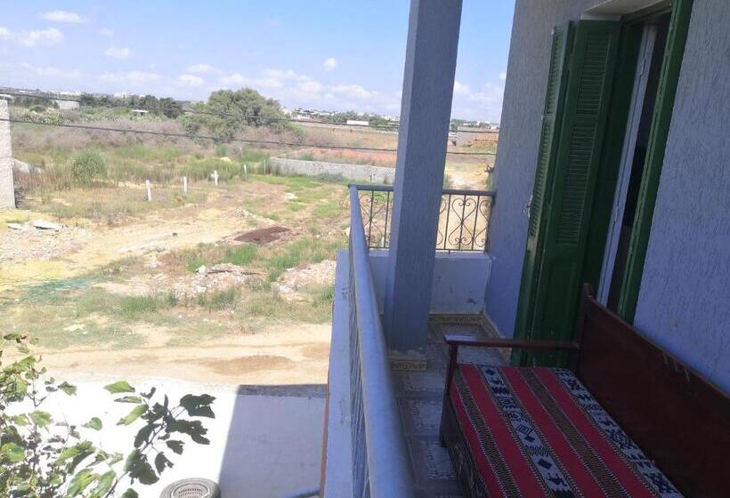 ペンション L'hirondelle De Kelibia : Chez Amou