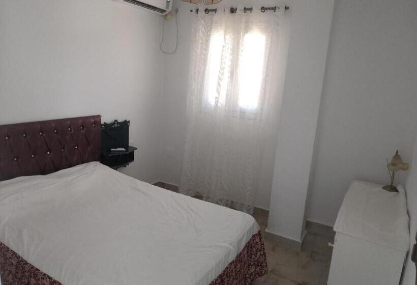 ペンション L'hirondelle De Kelibia : Chez Amou