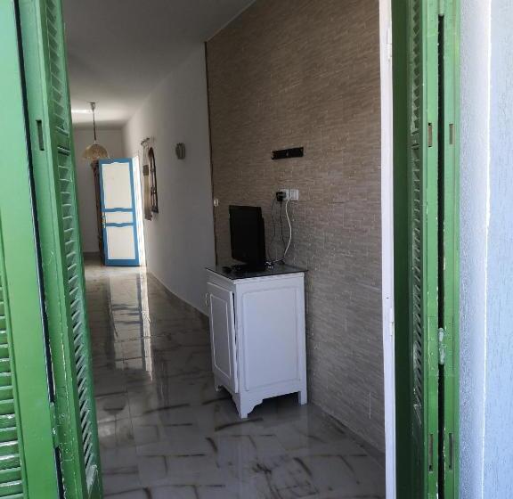 ペンション L'hirondelle De Kelibia : Chez Amou