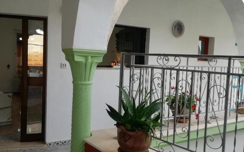 ペンション L'hirondelle De Kelibia : Chez Amou