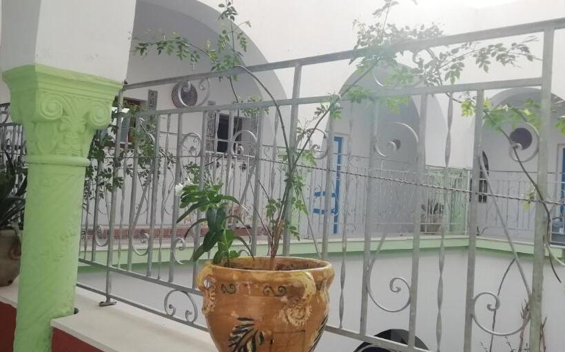 ペンション L'hirondelle De Kelibia : Chez Amou