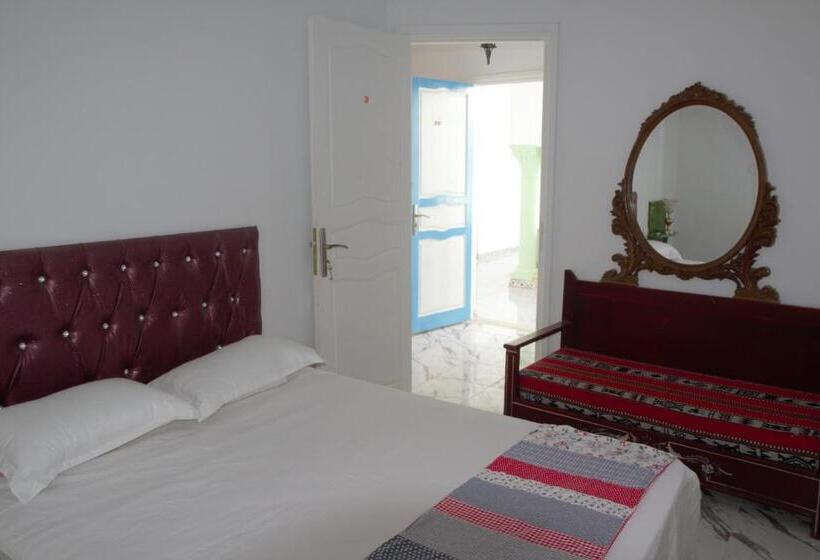 ペンション L'hirondelle De Kelibia : Chez Amou