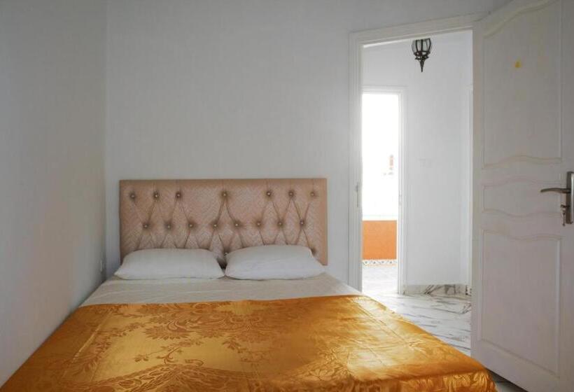 ペンション L'hirondelle De Kelibia : Chez Amou