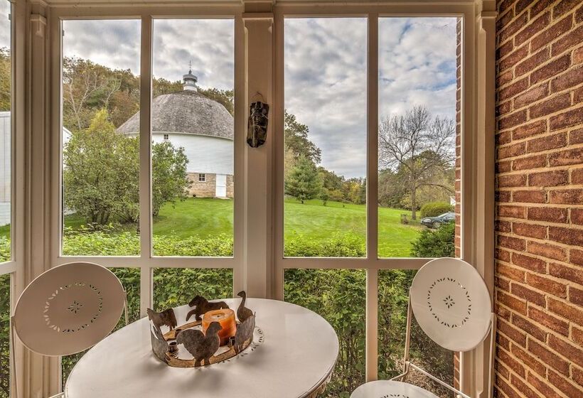 Round Barn Farm B & B Event Center