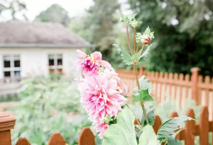 Round Barn Farm B & B Event Center