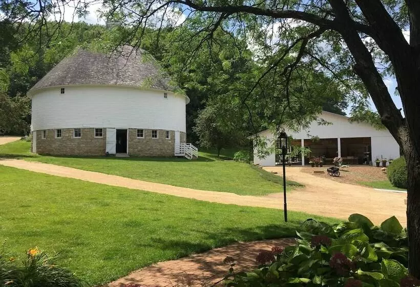 Round Barn Farm B & B Event Center