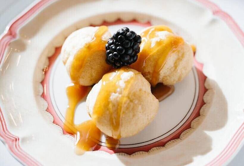 Round Barn Farm B & B Event Center