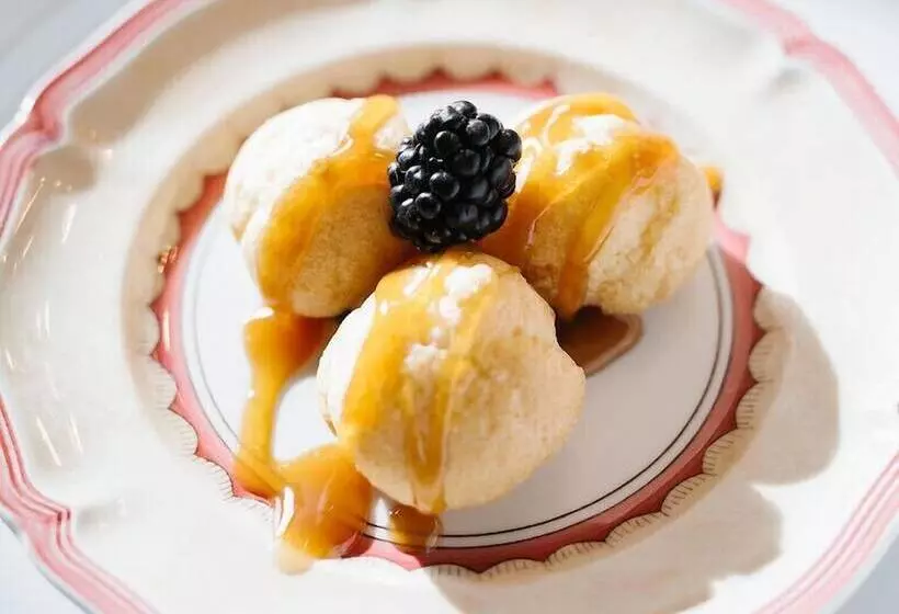 Round Barn Farm B & B Event Center