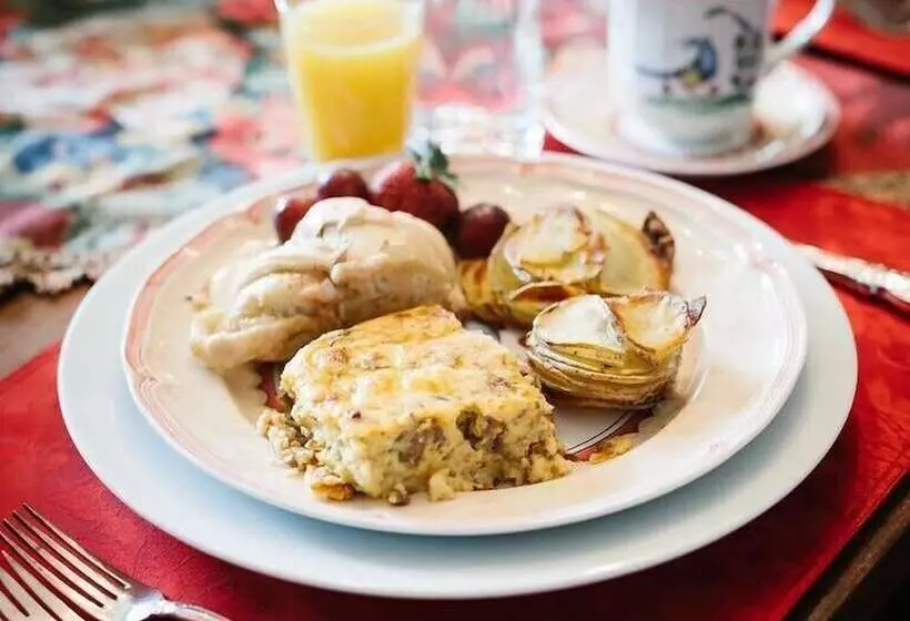 Round Barn Farm B & B Event Center