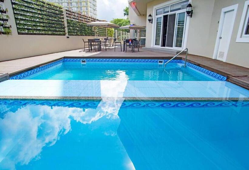 Hotel Carlito Tagaytay