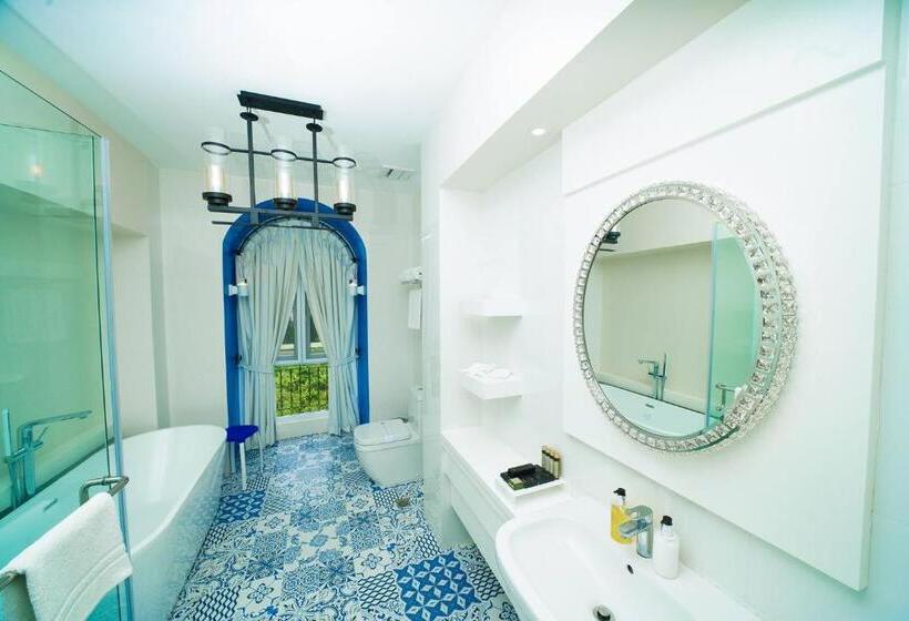 Hotel Carlito Tagaytay