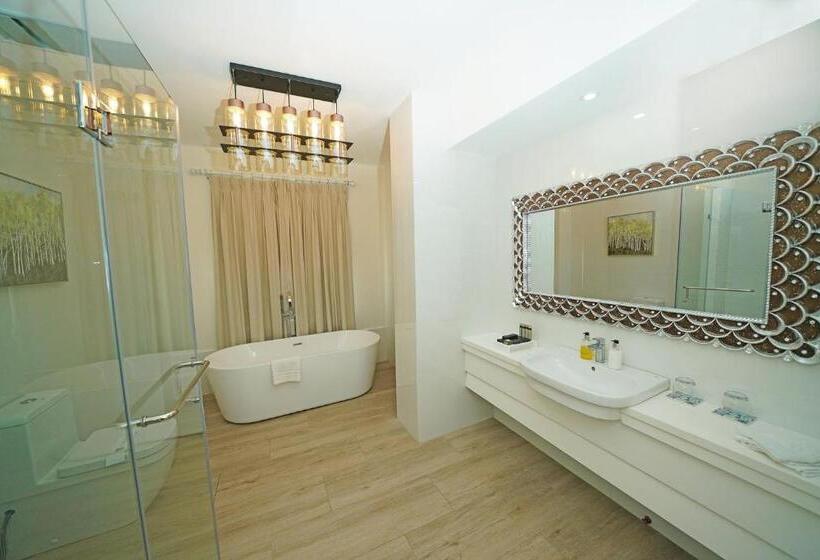 Hotel Carlito Tagaytay