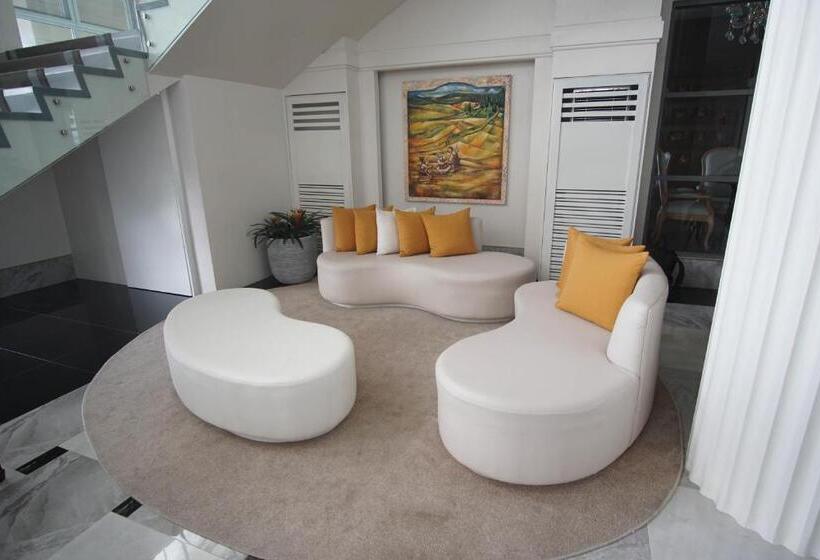 Hotel Carlito Tagaytay