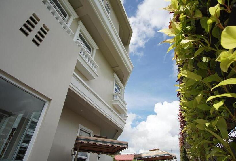 Hotel Carlito Tagaytay