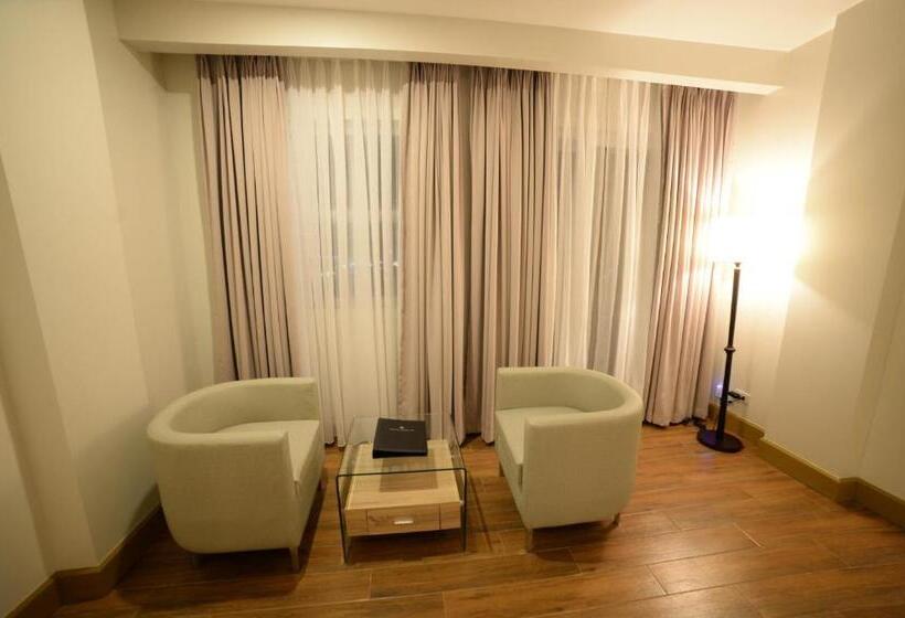 Hotel Carlito Tagaytay