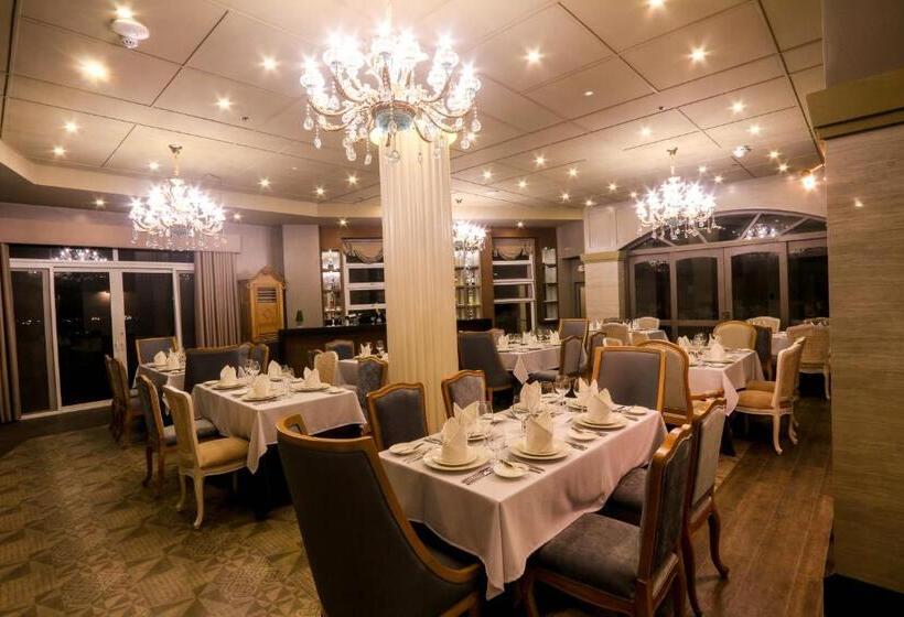 Hotel Carlito Tagaytay