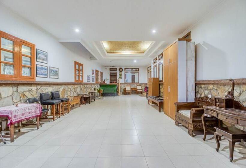 צימר Reddoorz Plus Near Lempuyangan Station 4