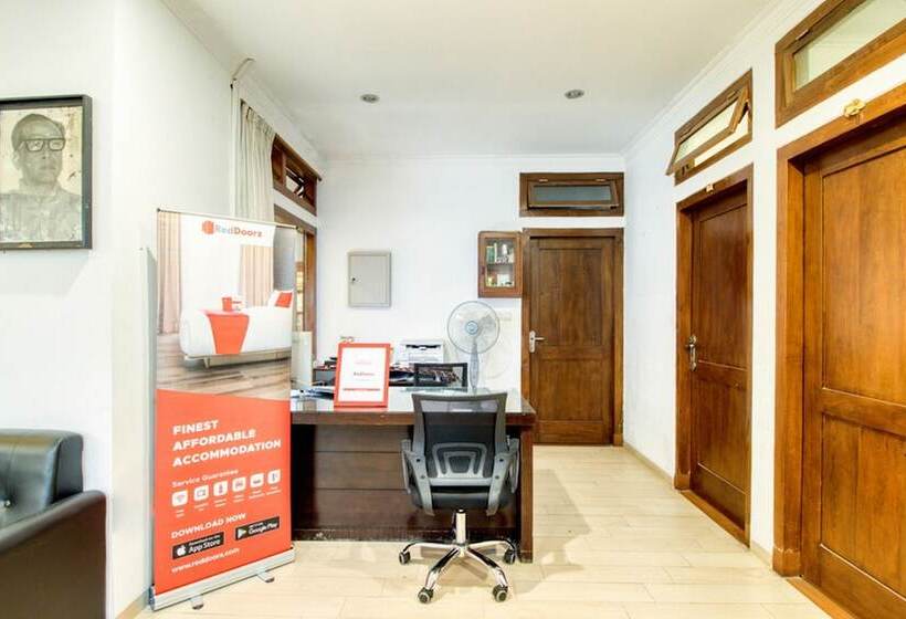 צימר Reddoorz Plus Near Lempuyangan Station 4