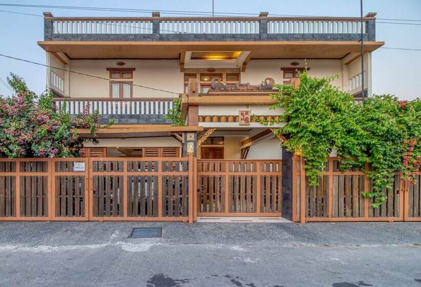 צימר Reddoorz Plus Near Lempuyangan Station 4