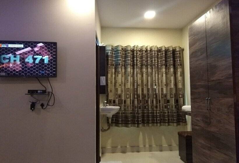 Jk Rooms 128 Hotel Rr