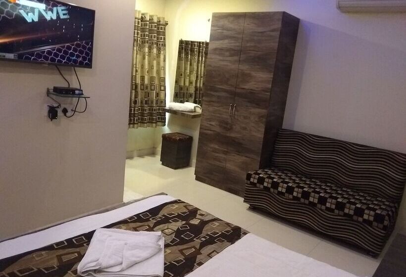 Jk Rooms 128 Hotel Rr