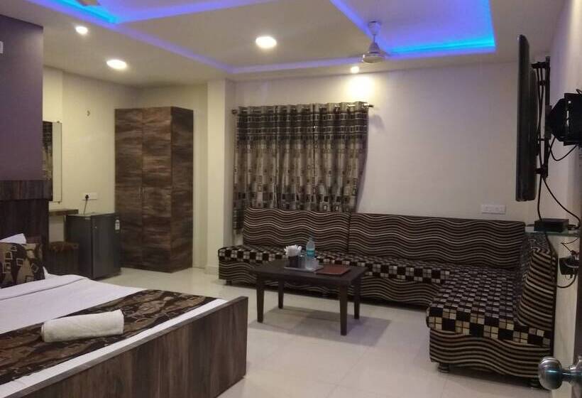 Jk Rooms 128 Hotel Rr