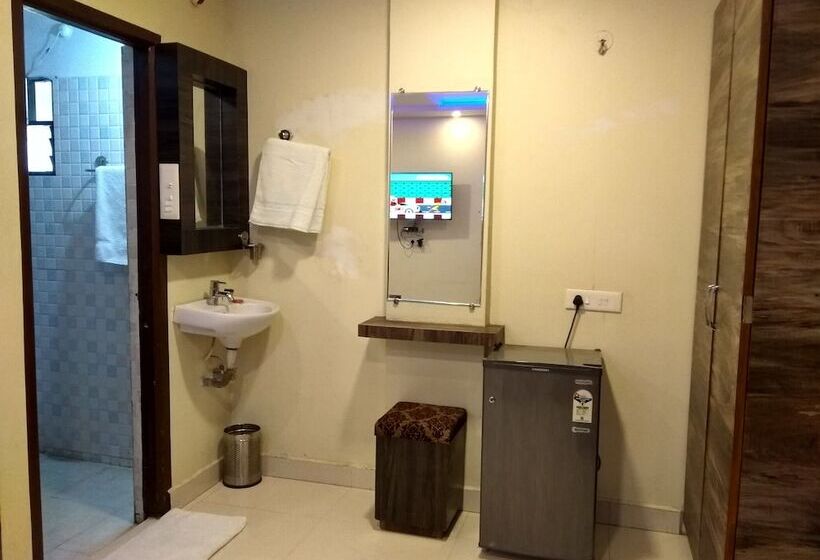 Jk Rooms 128 Hotel Rr