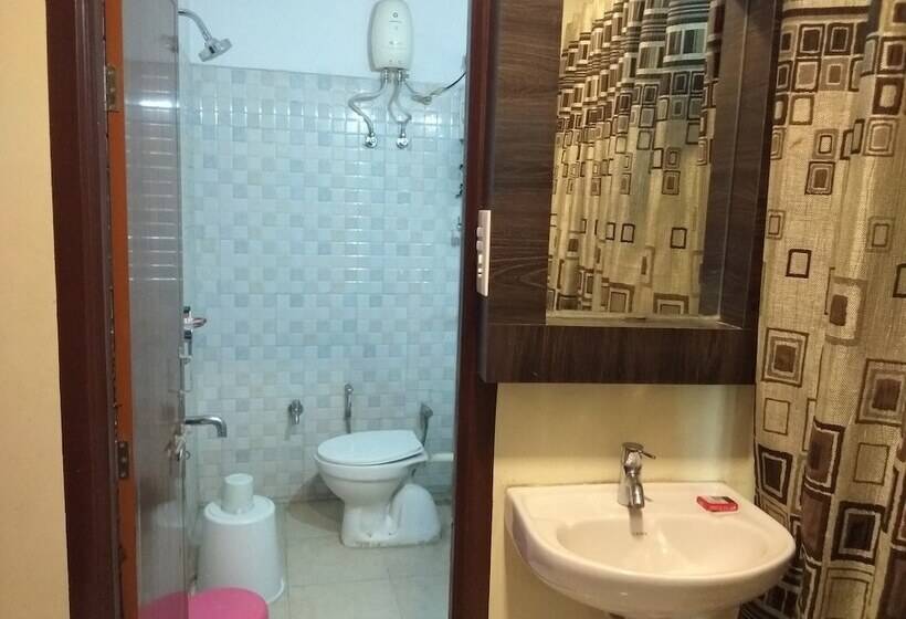 Jk Rooms 128 Hotel Rr