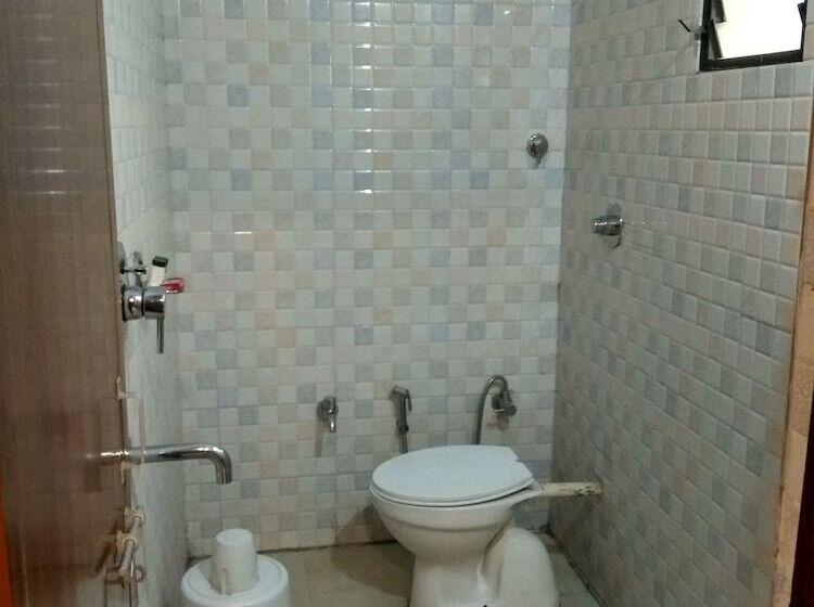 Jk Rooms 128 Hotel Rr