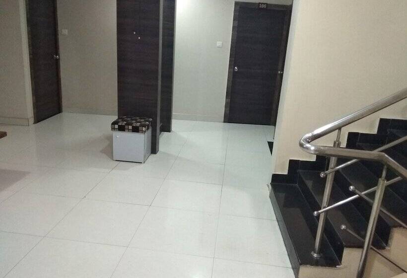 Jk Rooms 128 Hotel Rr