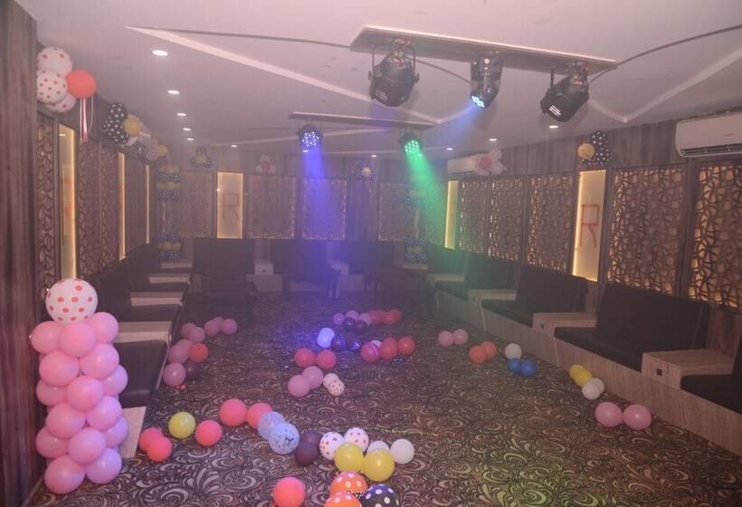 Jk Rooms 128 Hotel Rr