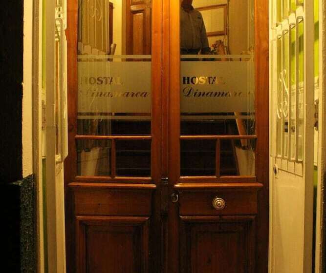 پانسیون Hostal Dinamarca