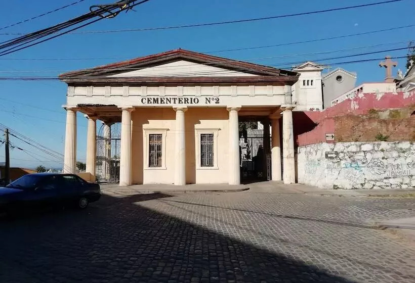 پانسیون Hostal Dinamarca