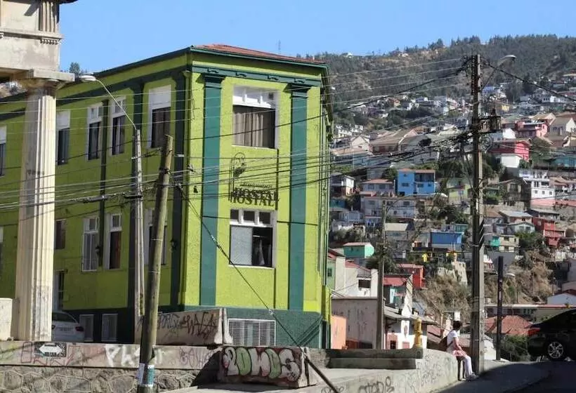 پانسیون Hostal Dinamarca