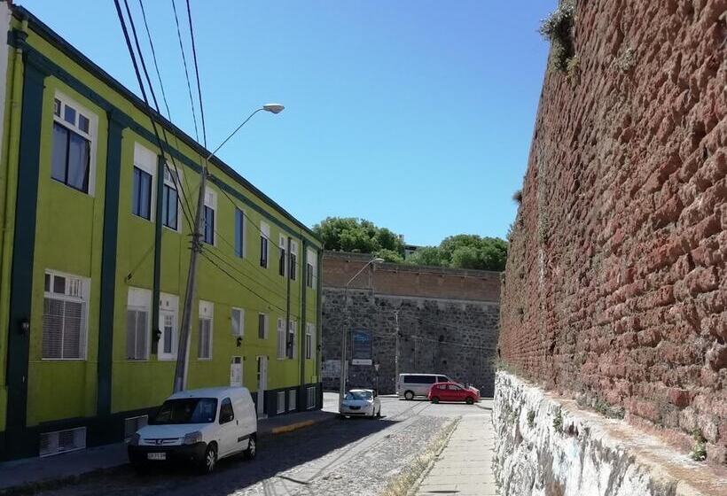 پانسیون Hostal Dinamarca