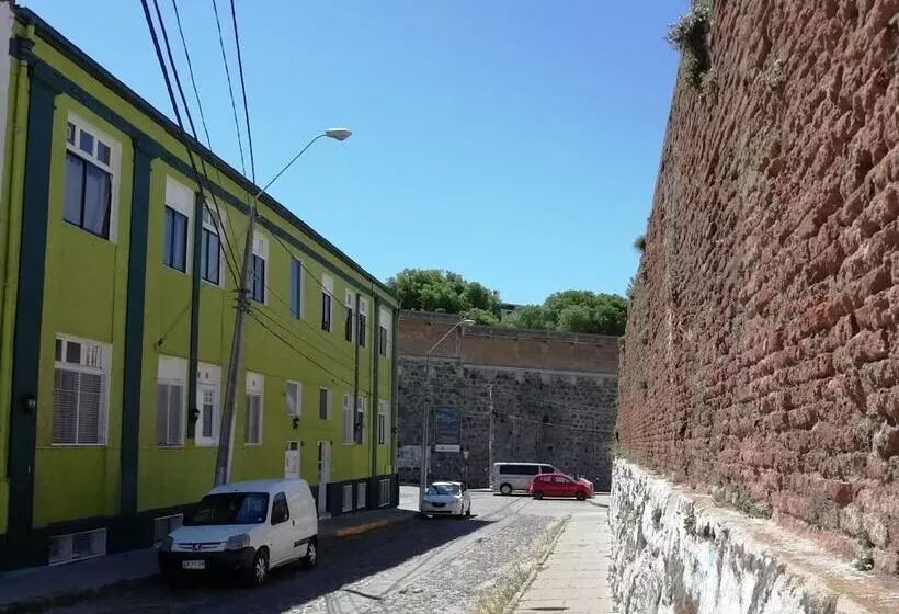 پانسیون Hostal Dinamarca