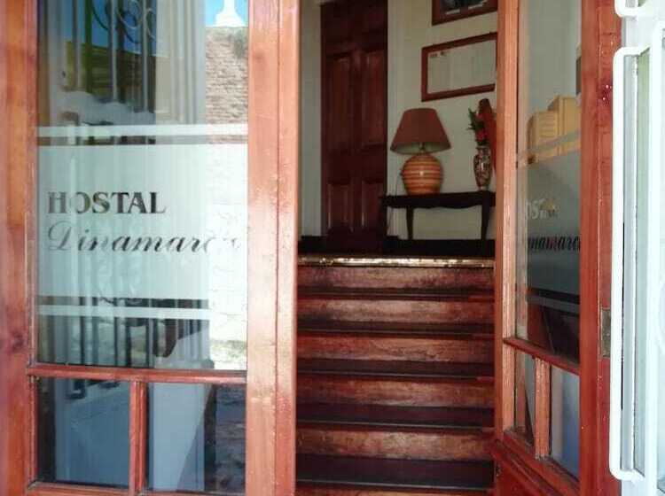 پانسیون Hostal Dinamarca