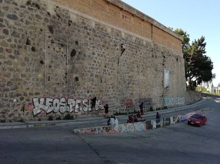 پانسیون Hostal Dinamarca