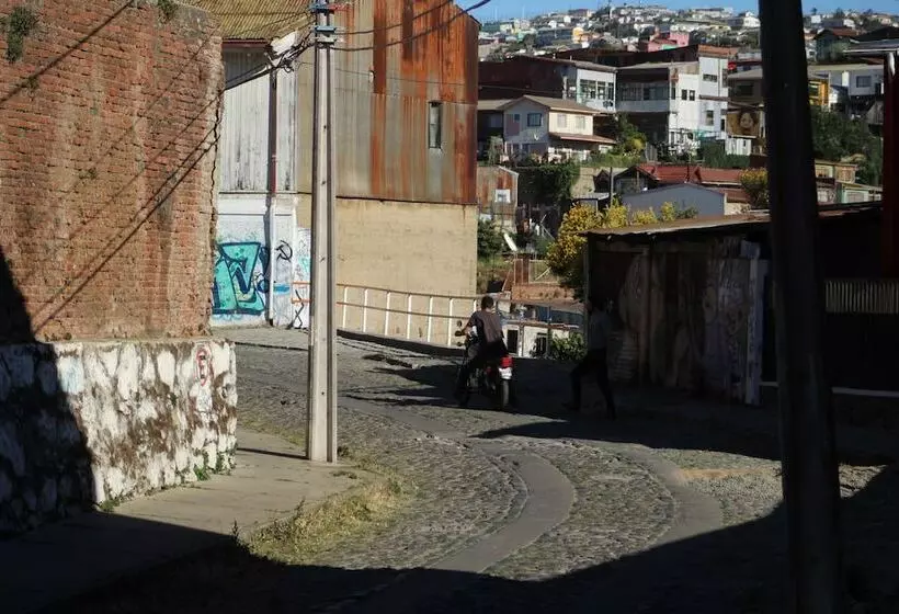 پانسیون Hostal Dinamarca