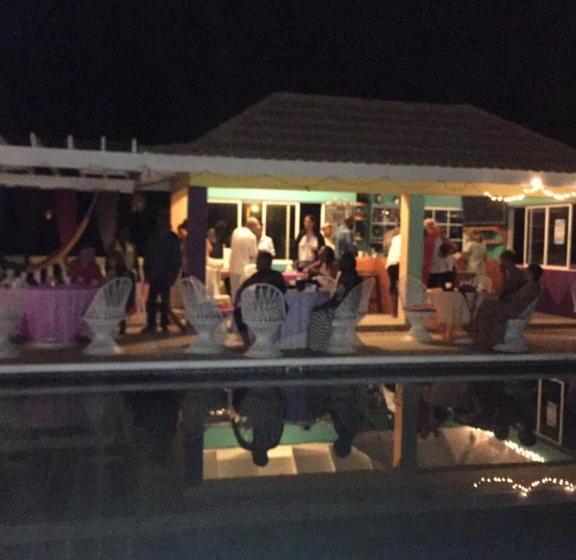 پانسیون Taino Cove