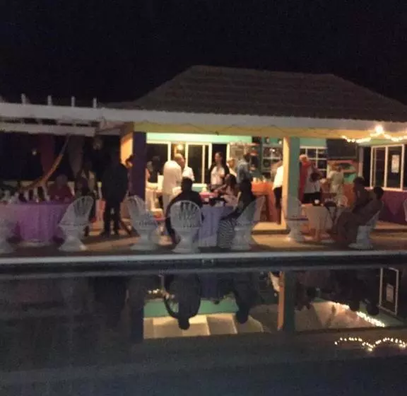 پانسیون Taino Cove