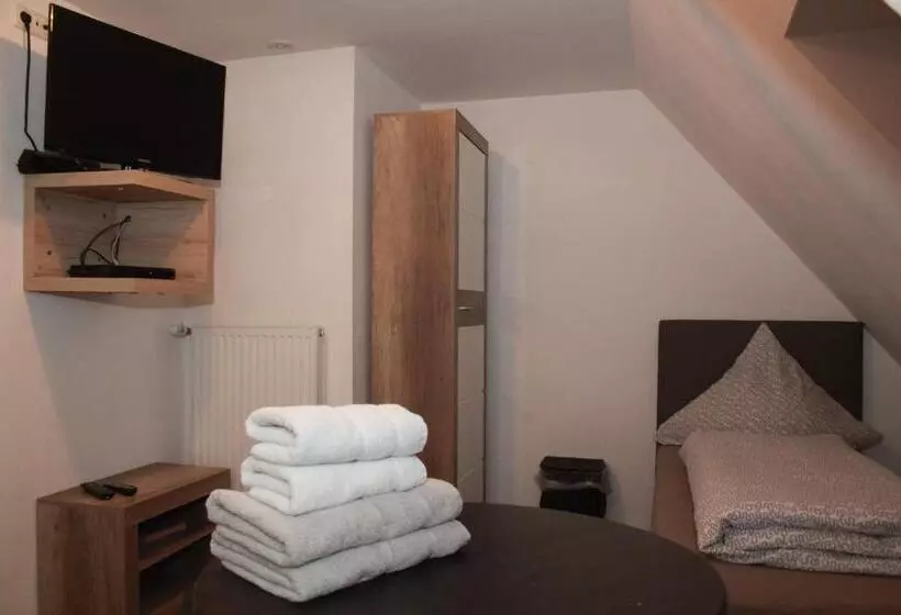 Retkeilymaja Gästehaus Chaplin