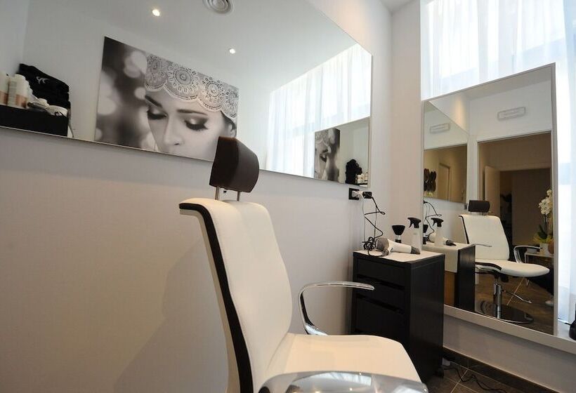 هتل Up Wellness & Spa