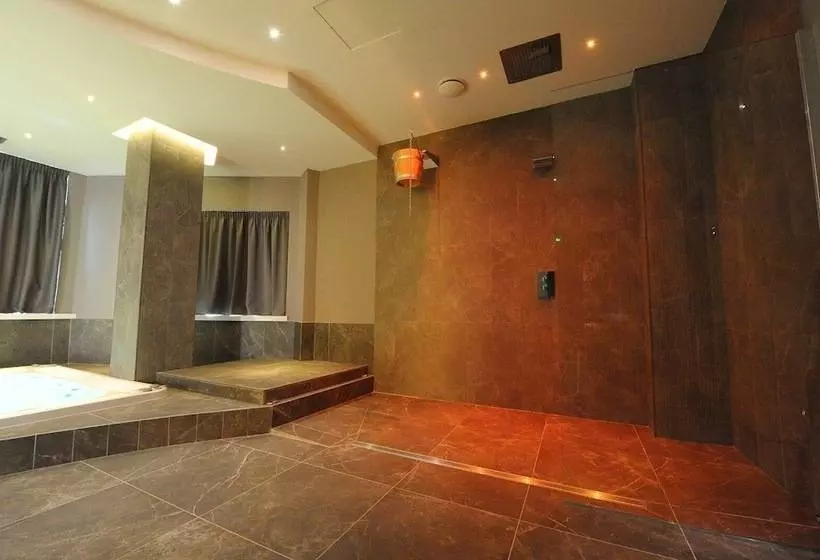 هتل Up Wellness & Spa