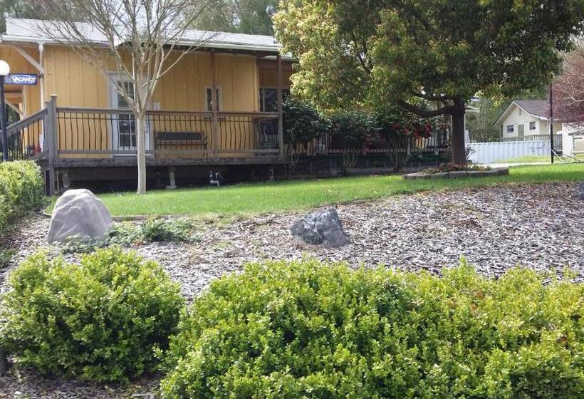 فندق على الطريق Redwood Inn Willits