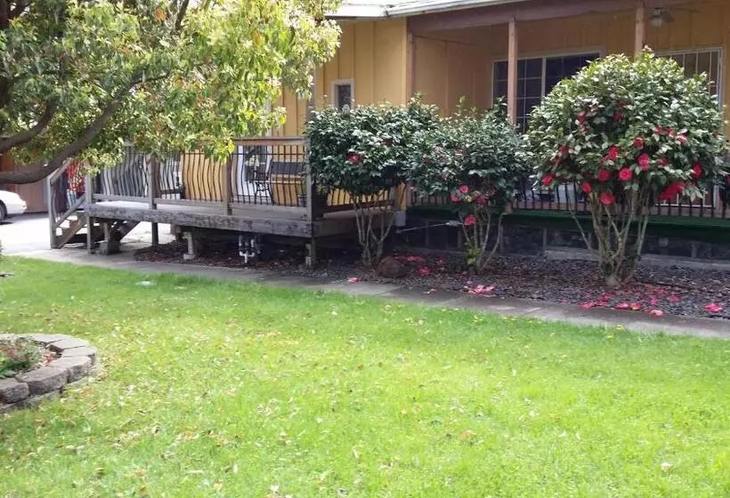 مُتل Redwood Inn Willits